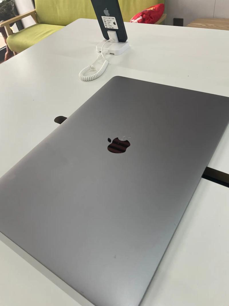 18款MacBookPro：游戏江湖里的霸主，抑郁中的诙谐独白